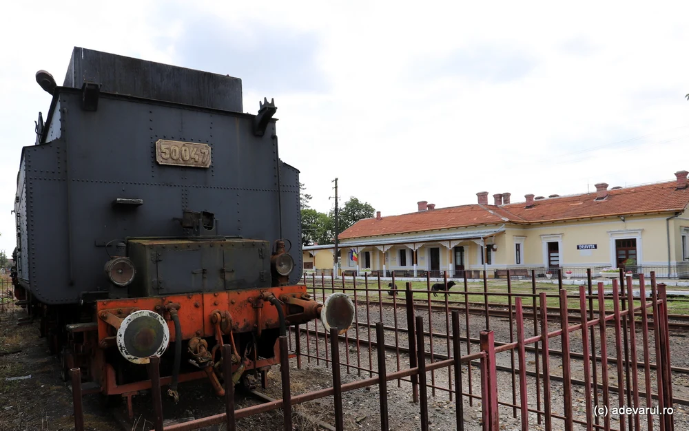 Oravița, prima gară construită în România, rezistă de 180 de ani. De aici începe cea mai spectaculoasă cale ferată