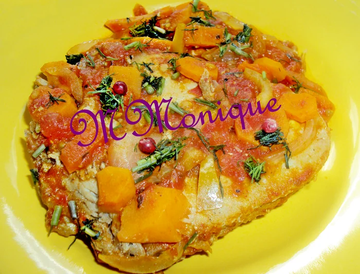 
    Cotlet cu os pe pat cu legume  