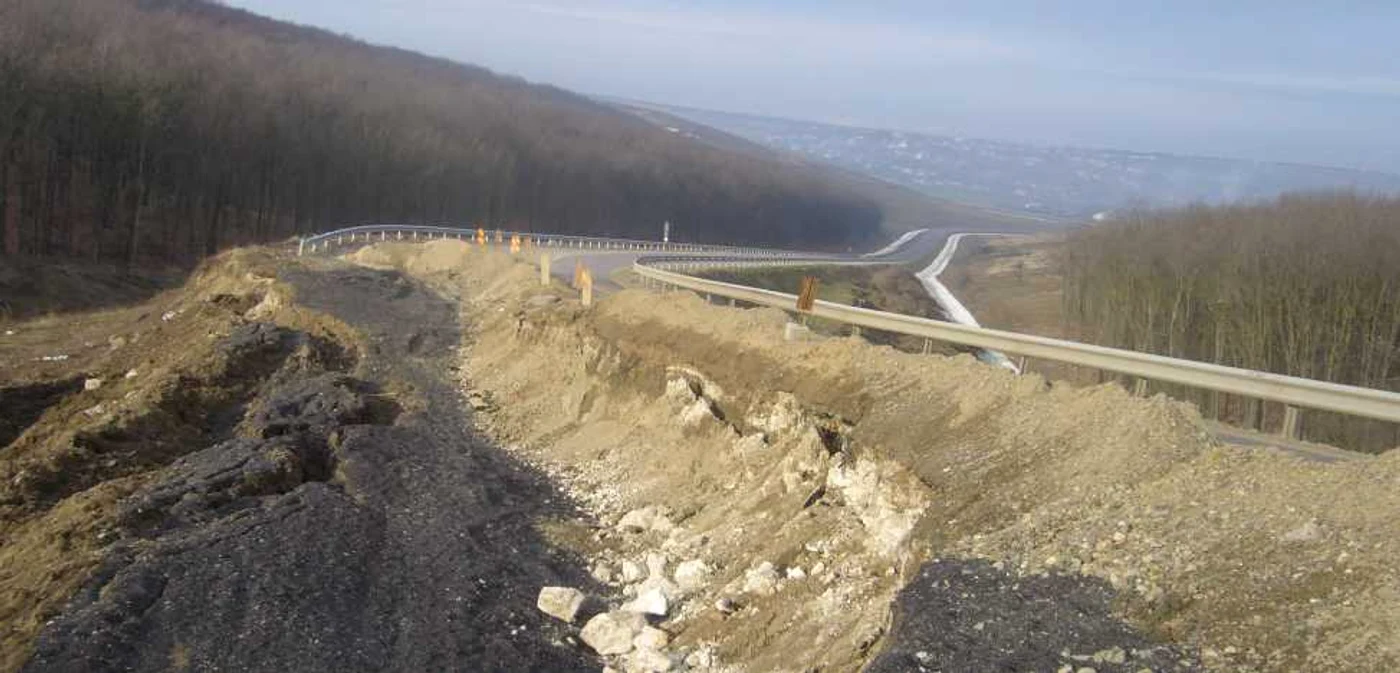 Drumurile au fost şi anul trecut pe pe lista de investiţii a Consiliului Judeţean 
