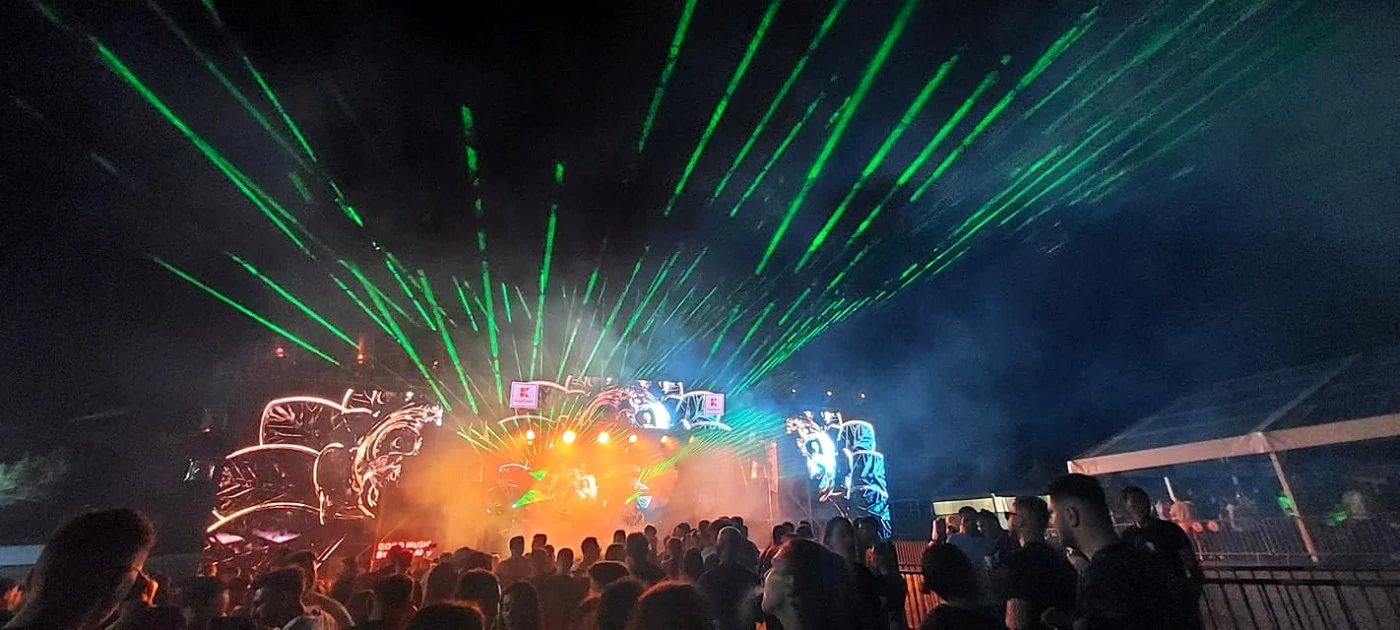 Imagini de la la Deep Forest Fest 2021 - festivalul de muzică electronică de la Râmnicu Vâlcea Foto Kandy Reisenauer