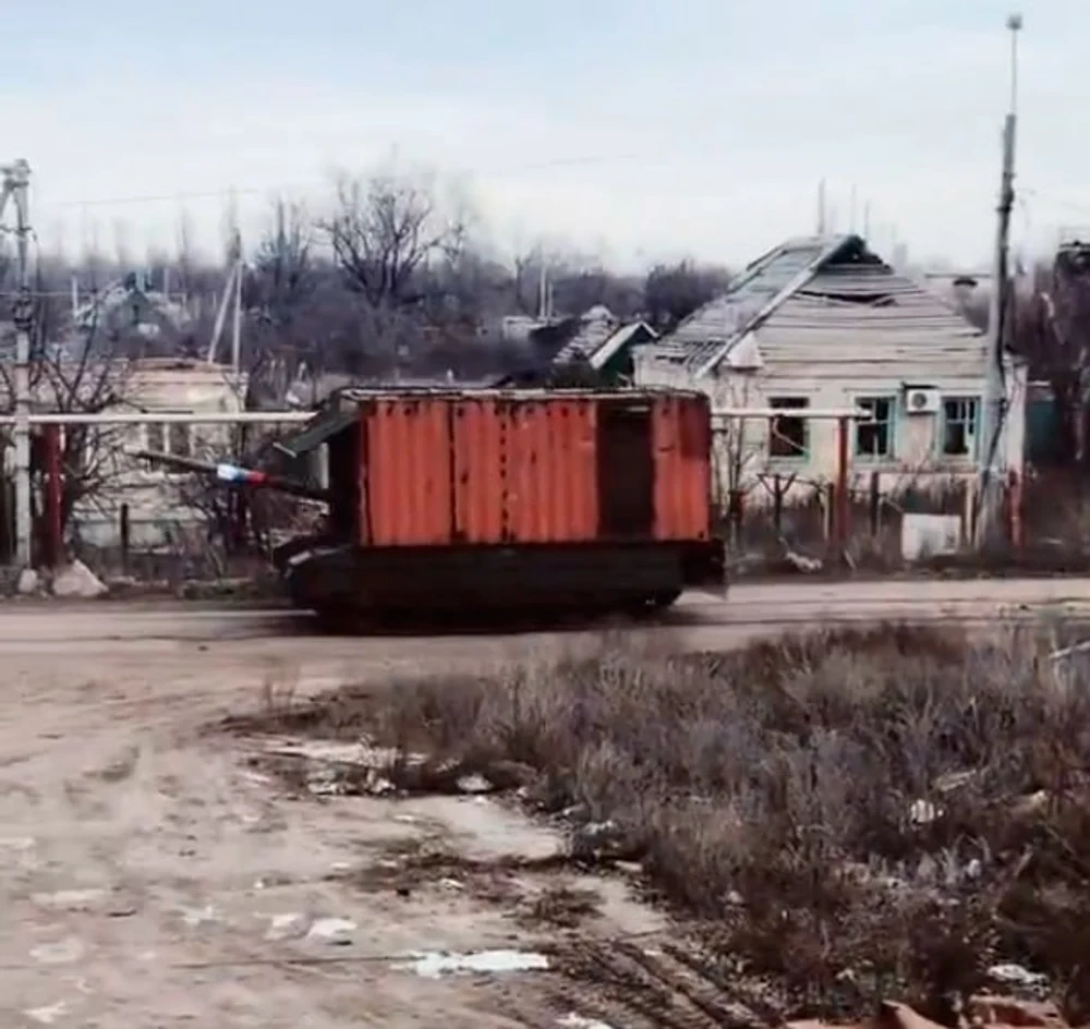 Tancuri ascunse în containere maritime.Un nou nivel al „șopronizării” armatei ruse pe front