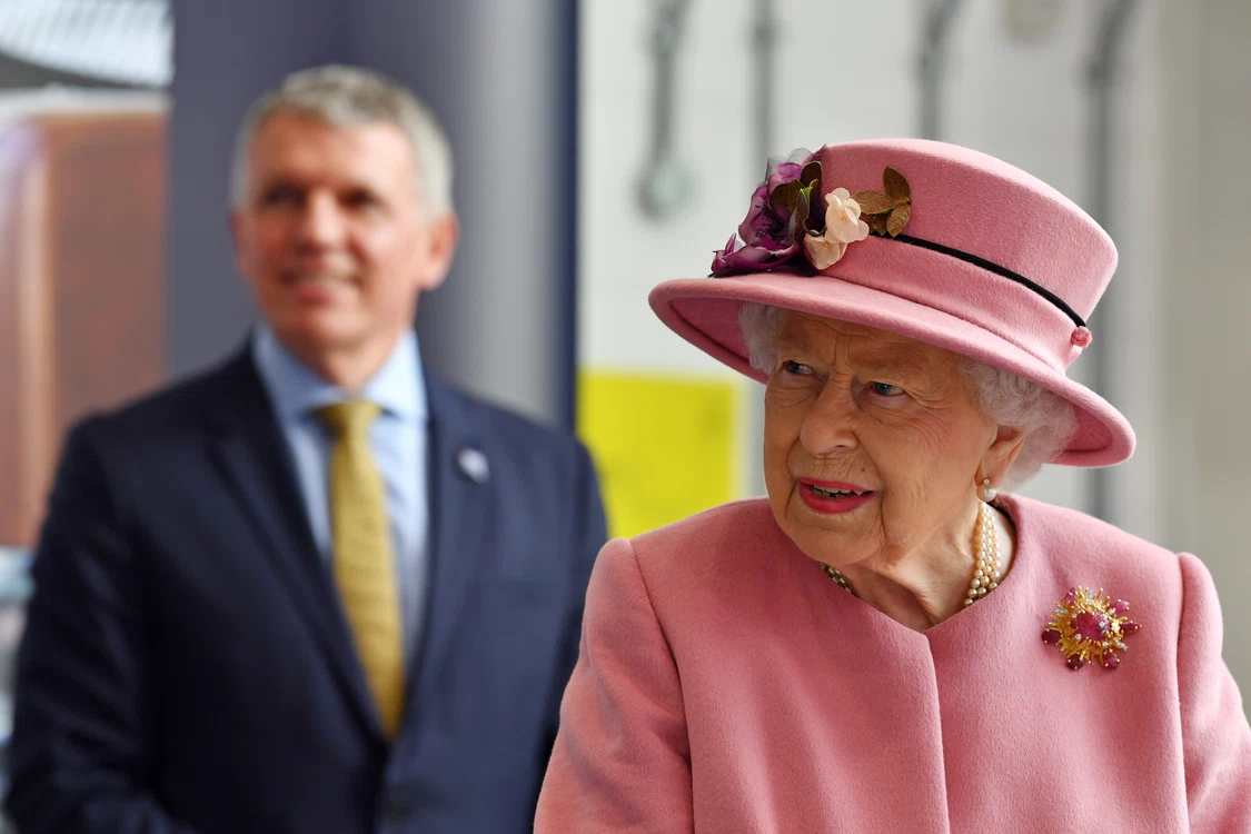 Regina Elisabeta a fost însoțită de prințul William (dreapta)foto: Getty Images