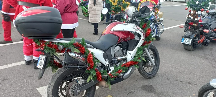 Moș Crăciun vine pe motocicletă FOTO Ioan Buciumar