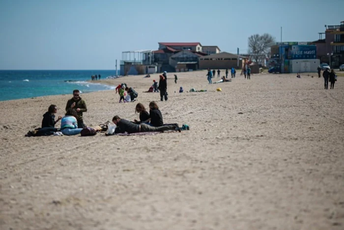 Petrecerile din Vama Veche sunt "stropite" cu gaz ilariant