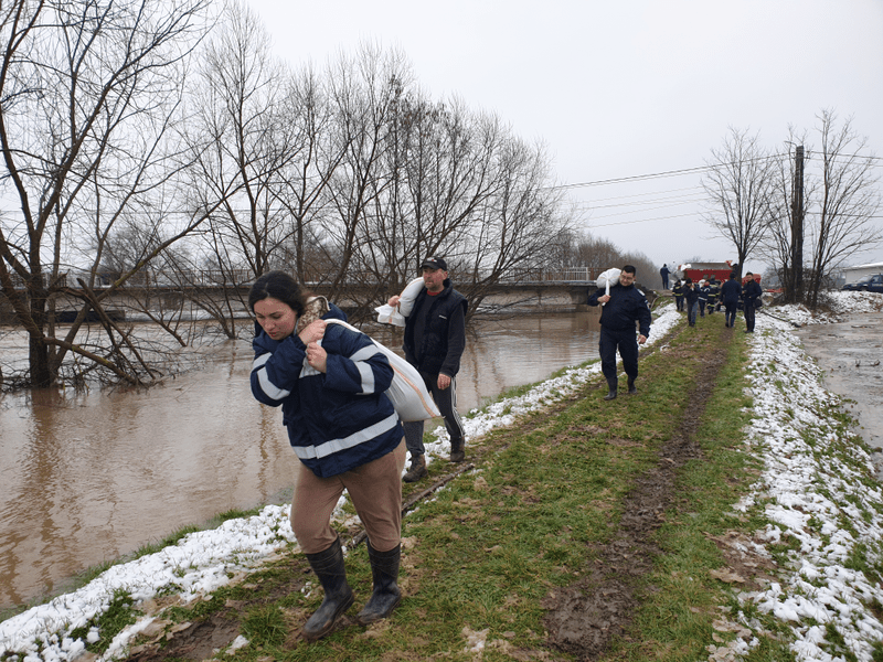 Cod galben de inundaţii pe râuri din sudul şi sud-vestul ţării, până miercuri. Unde e cel mai mare pericol