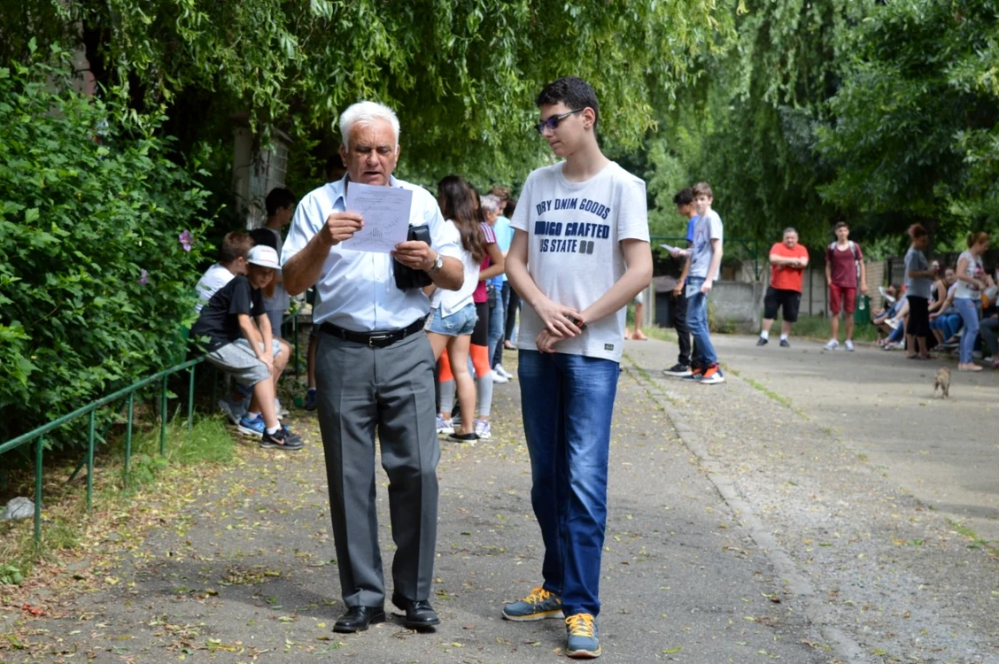 Emoţii pentru candidaţi, părinţi şi bunici la proiba de Matematică FOTO Dana Mihai