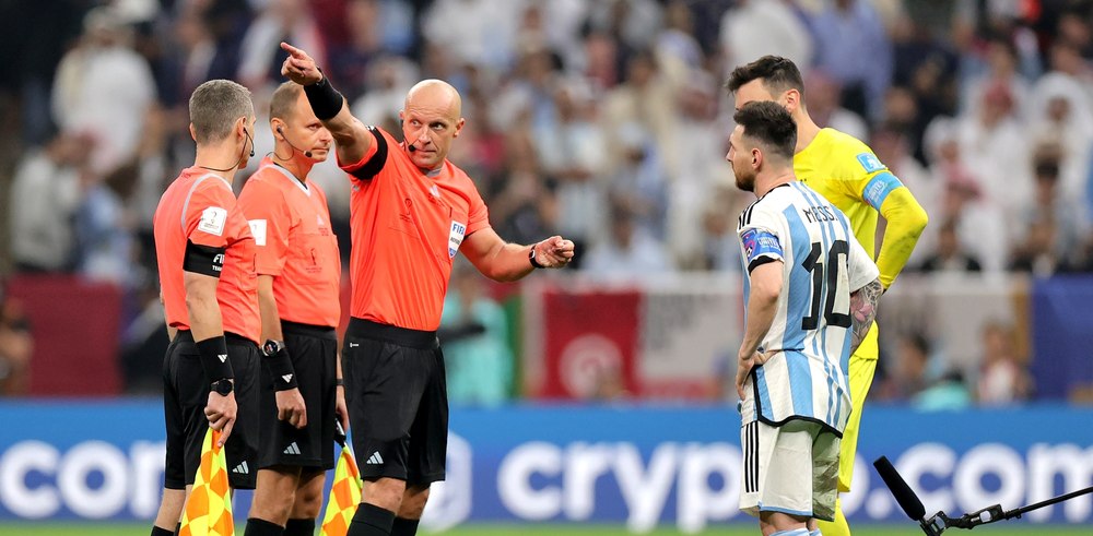 Polonezul Szymon Marciniak, desemnat arbitrul anului 2023. Cum arată topul celor mai buni „centrali”