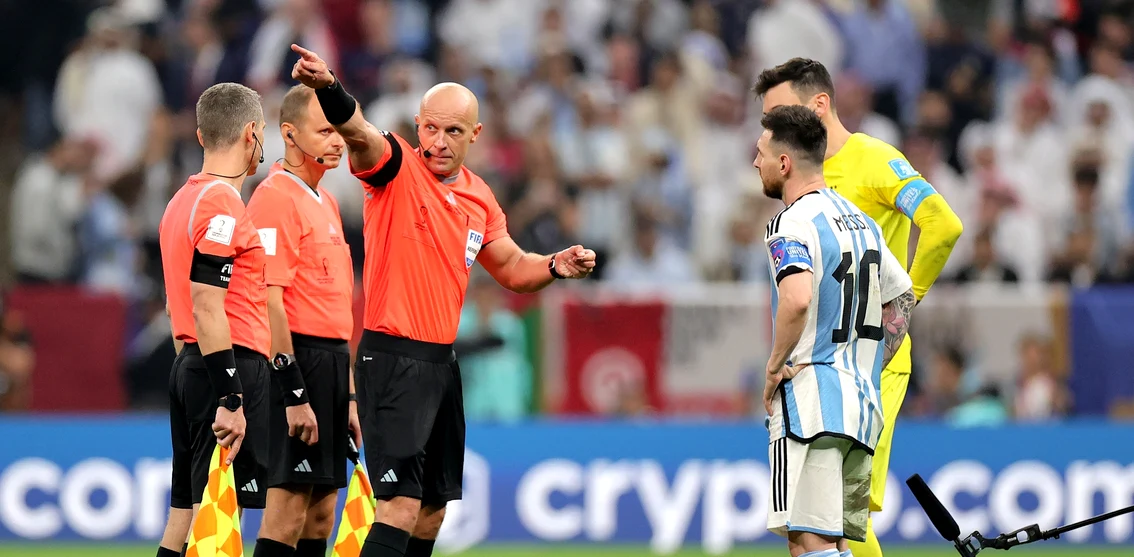Szymon Marciniak, la finala Cupei Mondiale din 2022. Foto EPA EFE