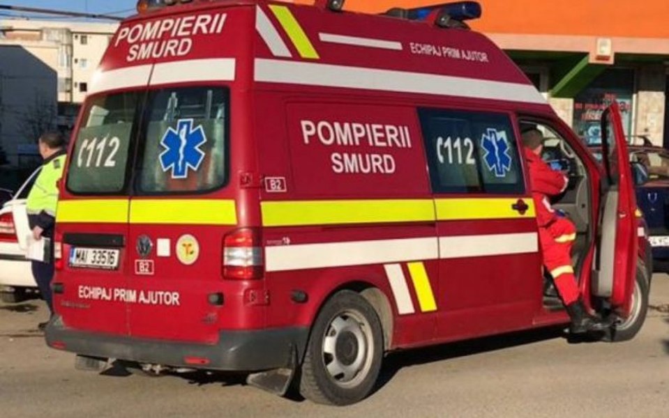 Un copil de cinci ani a supraviețuit miraculos căderii de la etajul trei al unui bloc