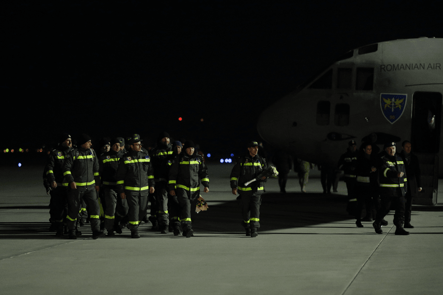 A doua echipă de salvatori români din Turcia se întoarce în ţară