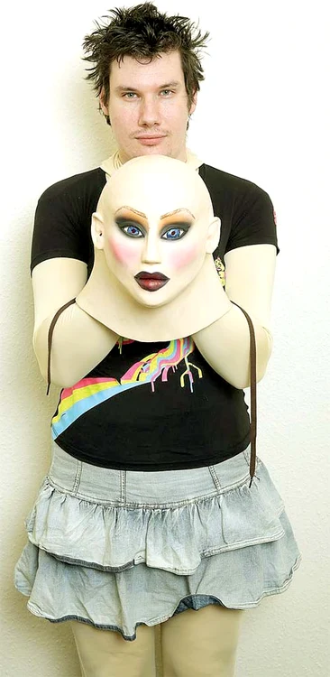 
    Britanicul Joel Adams  