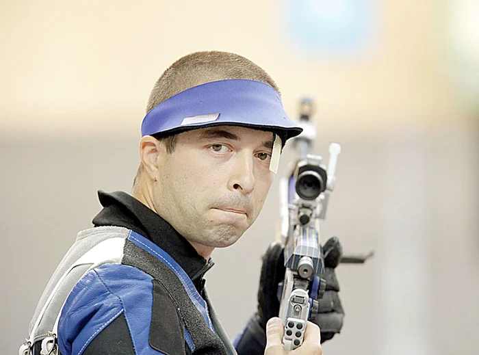 
    Roxana şi Elena, primele medaliate ale României la BakuFoto: Guliver/ GettyImages  