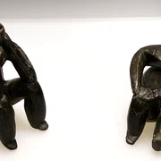 Statuete „Gânditorul de la Hamangia“ și „Femeie șezând“ FOTO Profimedia jpeg