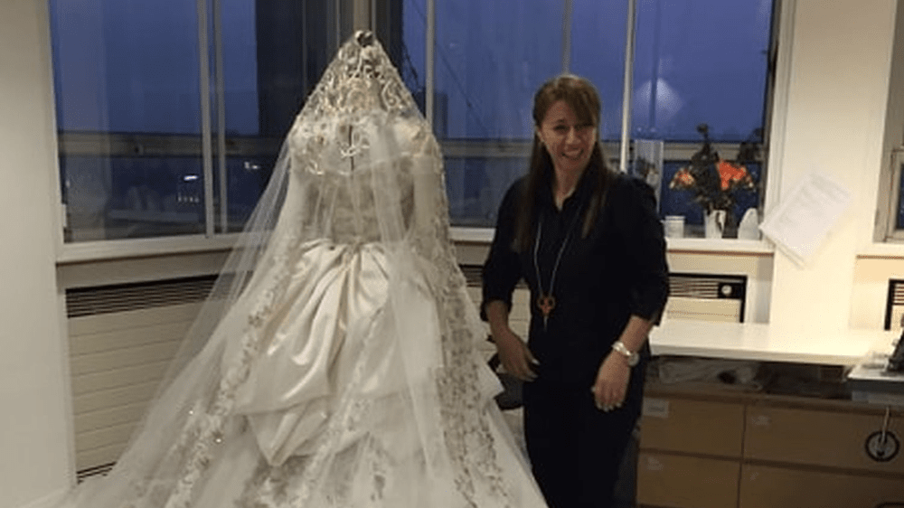 Povestea româncei care a fost croitoreasa reginei Elisabeta a II-a.  A lucrat și pentru celebra Beyonce