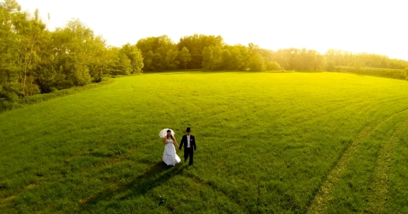 Această poză de nuntă a fost realizată cu o dronă FOTO dronestagr.am/author/scientik/