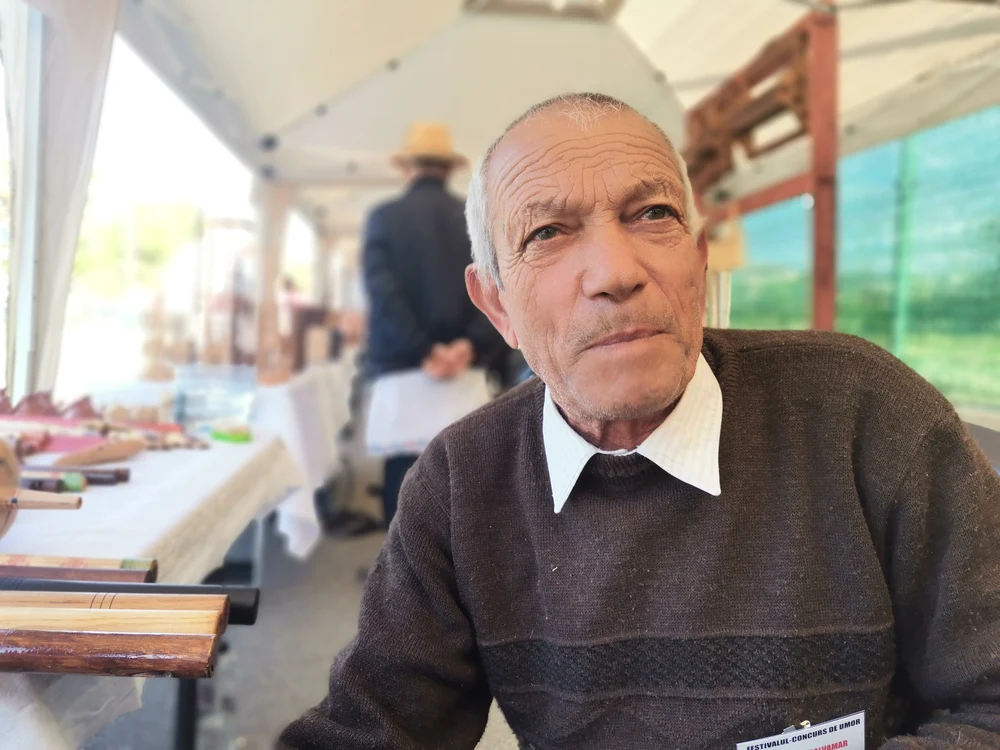Meșterul Gheorghe Neagoe merge la târgurile la care este invitat FOTO: Alina Mitran