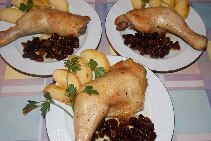 Pulpe de pui in sos de bere