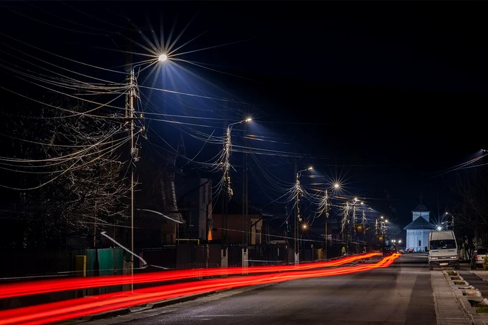 Iluminat public pe o stradă