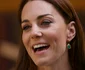 Kate Middleton poartă cerceii de la Monica Vinader 