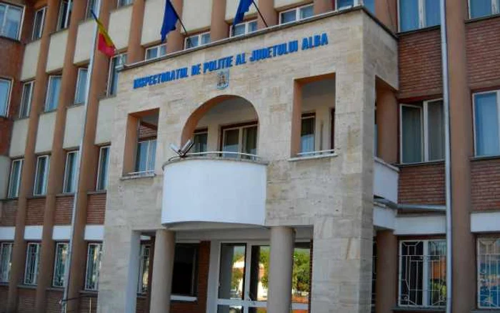 Bărbatul este cercetate de poliţiştii din IPJ Alba. Foto Adevărul