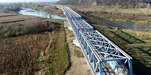 Pod peste Mureș  Foto Daniel Guuță ADEVĂRUL (4) JPG