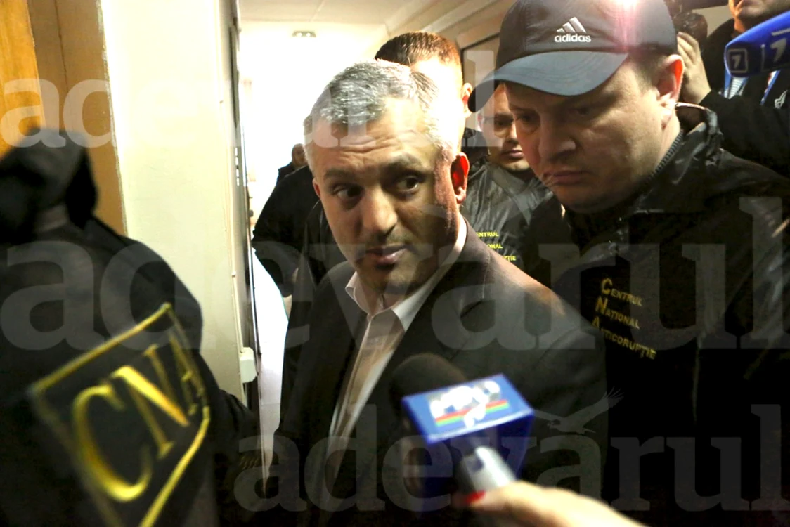 Nicolae Vicol va sta după gratii pentru încă 20 de zile. Foto: Dumitru Goncear