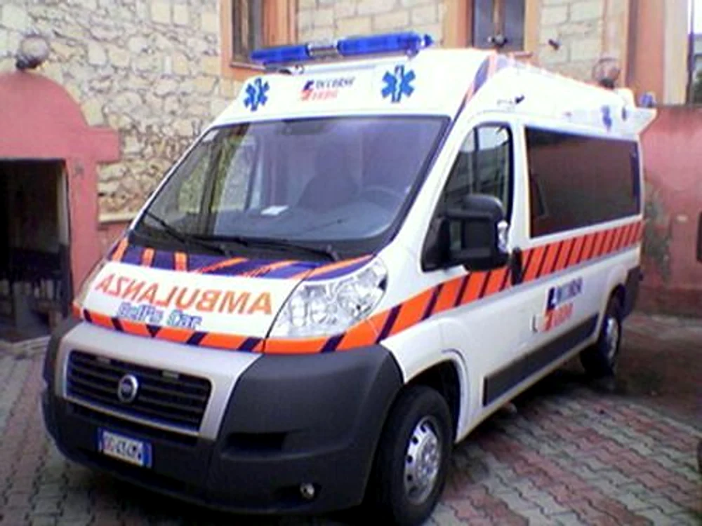 
    Românul a fost transportat de urgenţă la spital  