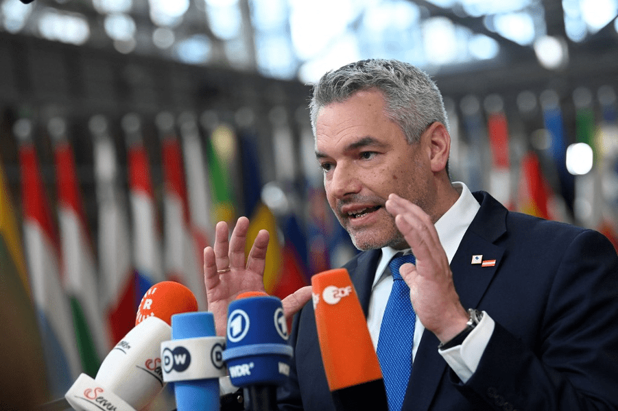 Guvernul Austriei, criticat dur de presa de la Viena pentru blocarea aderării României la Schengen