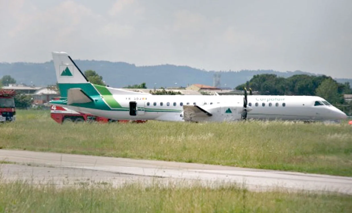 În cabina avionului s-a simţit miros de fum, iar  pasagerii au fost evacuaţi