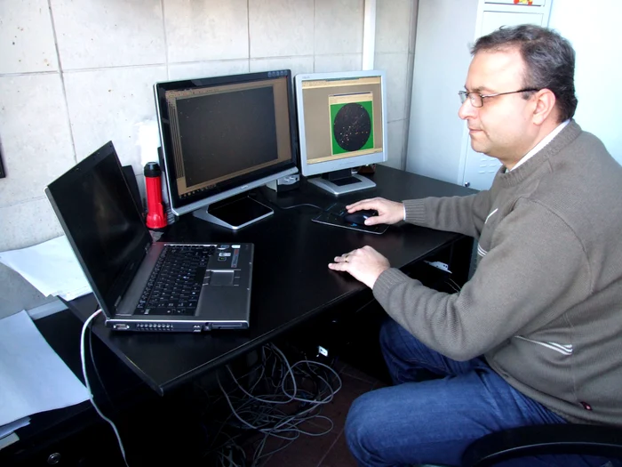 Ovidiu Tercu în camera de control a observatorului