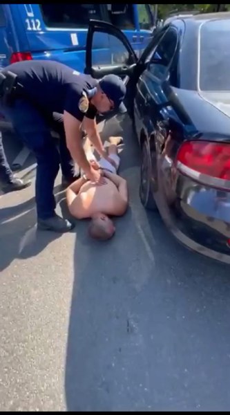 Autospecială a Jandarmeriei Galați, lovită de o mașină. Șoferul și un pasager au încercat să fugă VIDEO
