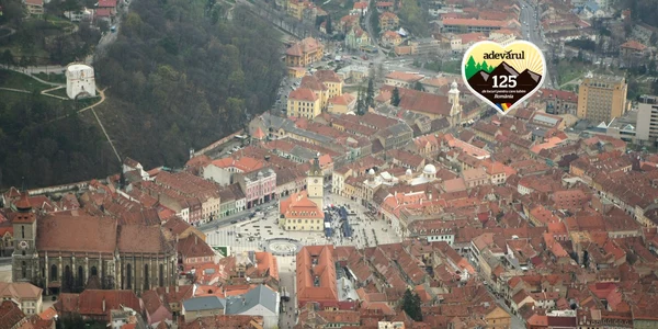 centru istoric brasov cu stema campanie turism