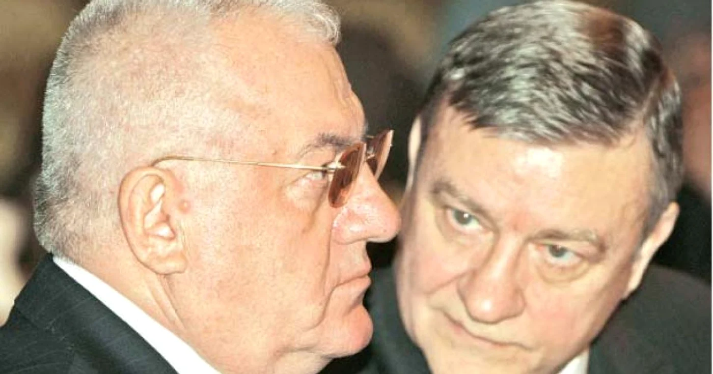 Dumitru Dragomir (stânga) şi Mircea Sandu 