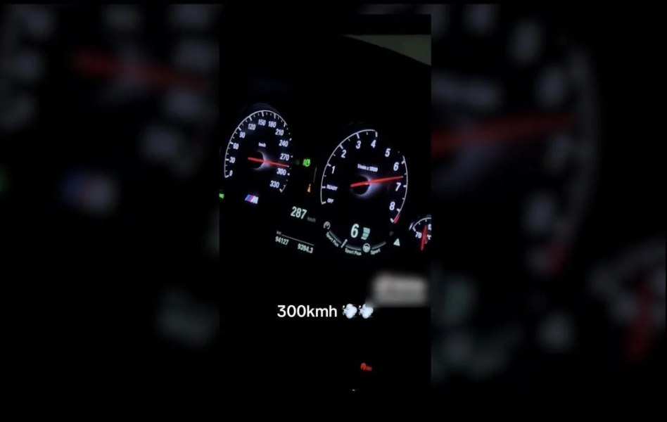 Șoferul care i-a șocat pe polițiști: s-a filmat conducând cu 300 km/h pe autostradă 