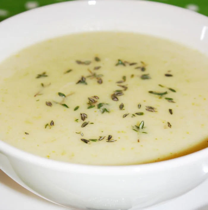 Ciorba de usturoi, aliatul natural al imunității în sezonul rece. 