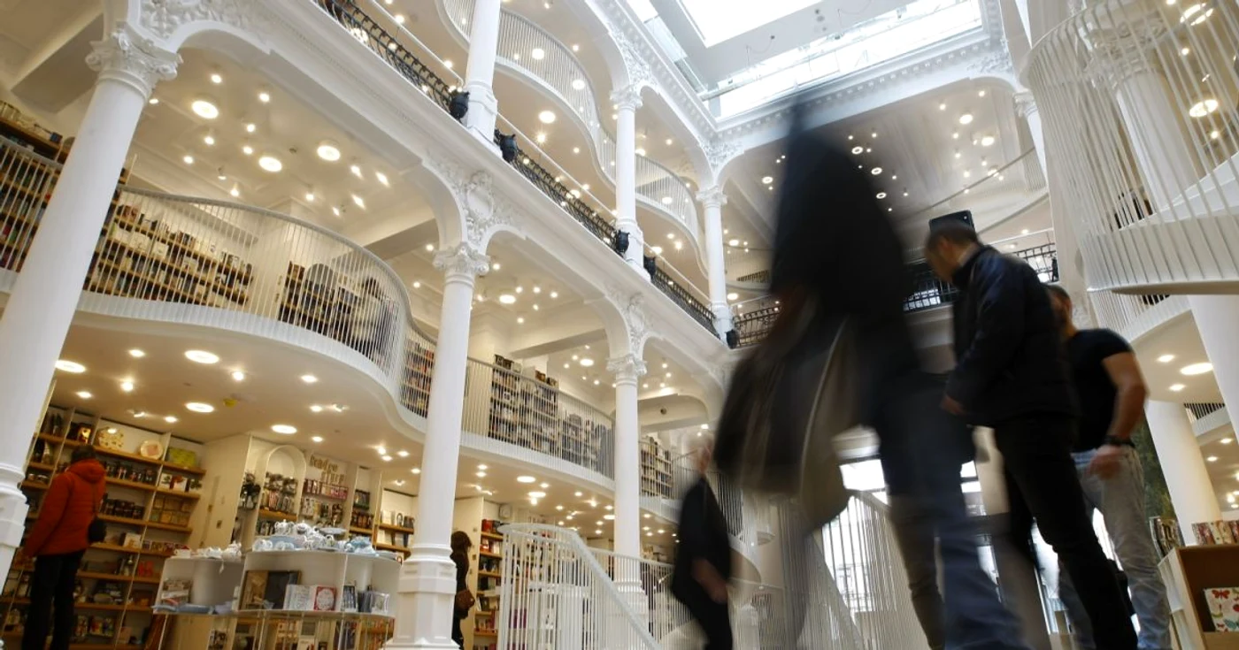 Libraria Cărtureşti Carusel, de pe Lipscani, s-a deschis în această dimineaţă     FOTO DAVID MUNTEAN