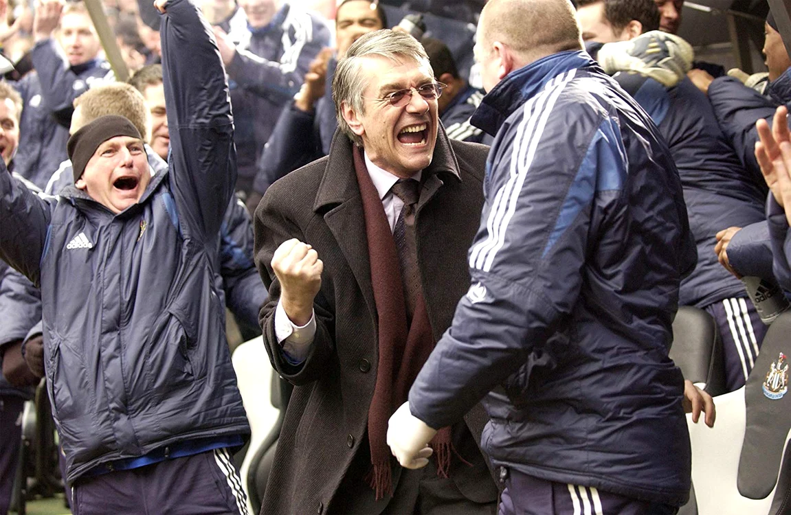 Marcel Iureș, în rolul unui antrenor de fotbal britanic, în filmul „Goal” (2005)