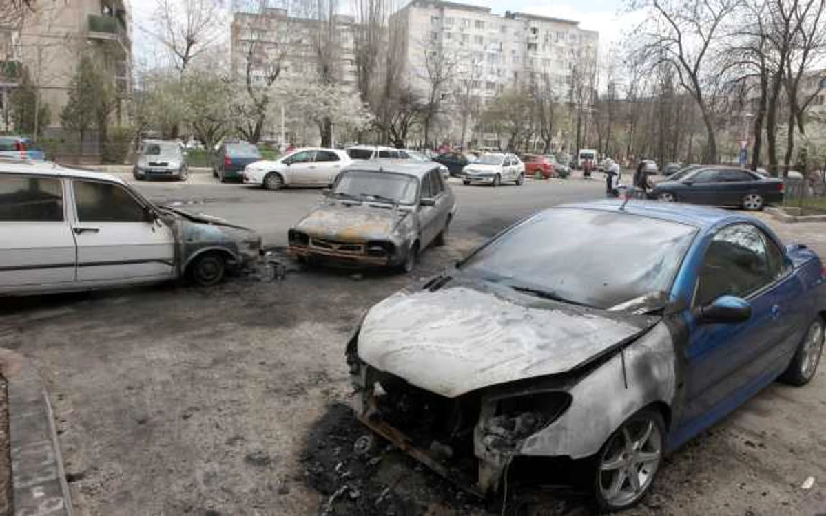 8 dintre maşinile incendiate au fost declarate daună totală Foto Click