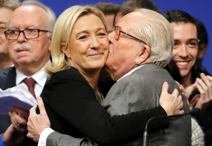 Marine Le Pen l-a urmat pe tatăl său, Jen-Marie, la conducerea extremei drepte franceze FOTO Arhivă
