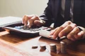 Salariu - calcule - facturi - bani - facturi FOTO Shutterstock 
