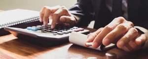 Salariu - calcule - facturi - bani - facturi FOTO Shutterstock 