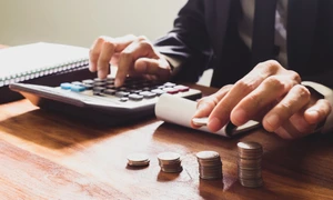 Salariu - calcule - facturi - bani - facturi FOTO Shutterstock 