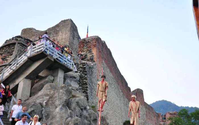 Cetatea Poenari nu a mai fost restaurată de aproape cinci decenii FOTO: Denis Grigorescu