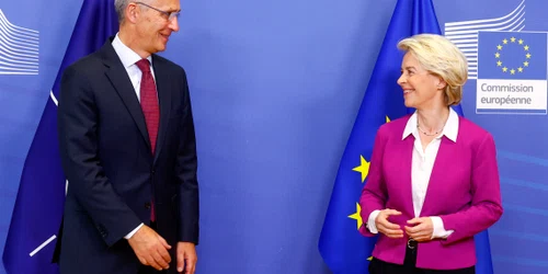 Jens Stoltenberg si Ursula von der Leyen FOTO EPA EFE jpg
