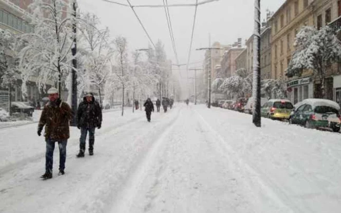 Oraşul St Etienne a fost blocat complet de zăpezi, niciun mijloc de transport în comun nu mai funcţionează. FOTO Twitter