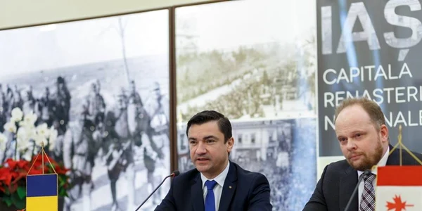 Primarul Mihai Chirica şi Ambasadorul Canadei Kevin Hamilton FOTO Primăria Iaşi