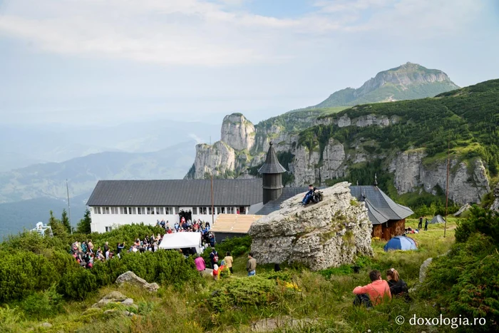 Ceahlăul, vedere de la schitul de pe platou FOTO Doxolofia - Crina Zamfirescu