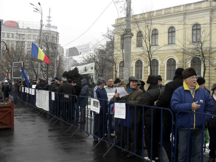 Sute de sindicalişti protestează azi în faţa Guvernului FOTO Adevărul