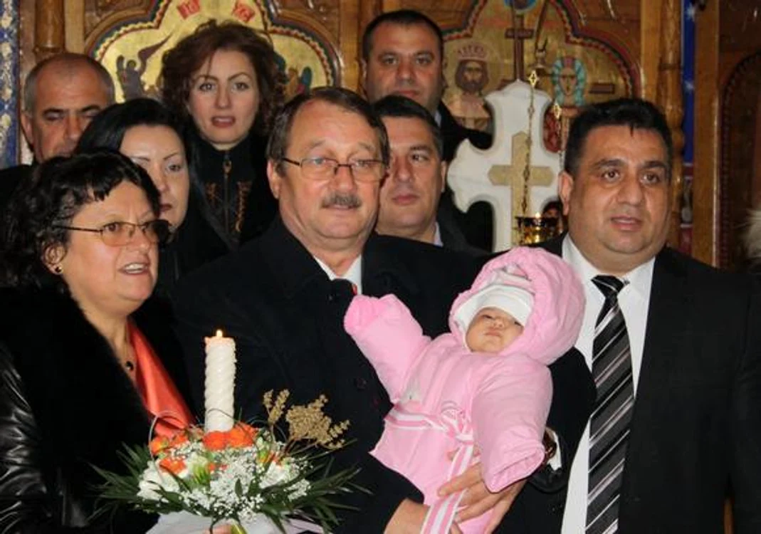
    Mircea Băsescu a botezat-o în 2010 pe nepoata lui Bercea Mondial. Arhiva Click!  