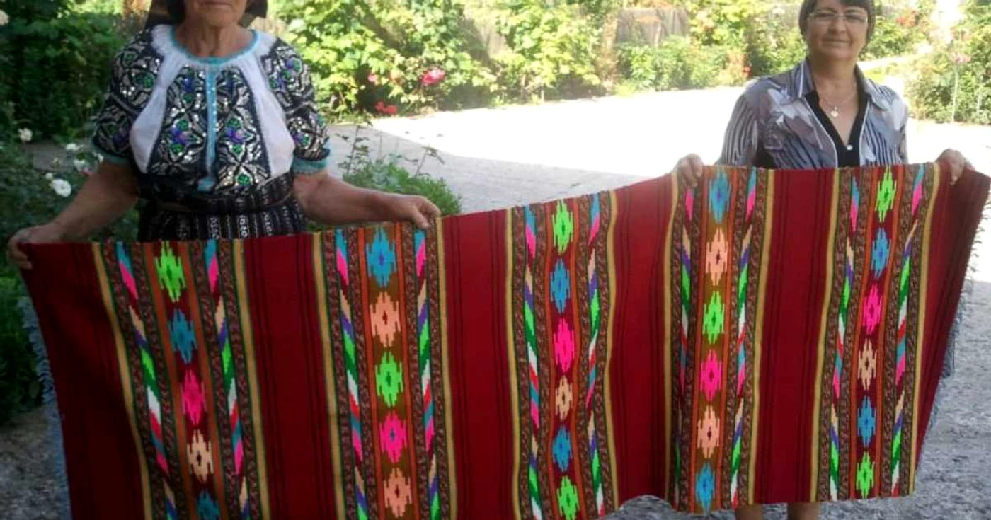 Localnicii îşi donează obiectele tradiţinale pentru Muzeul Satului